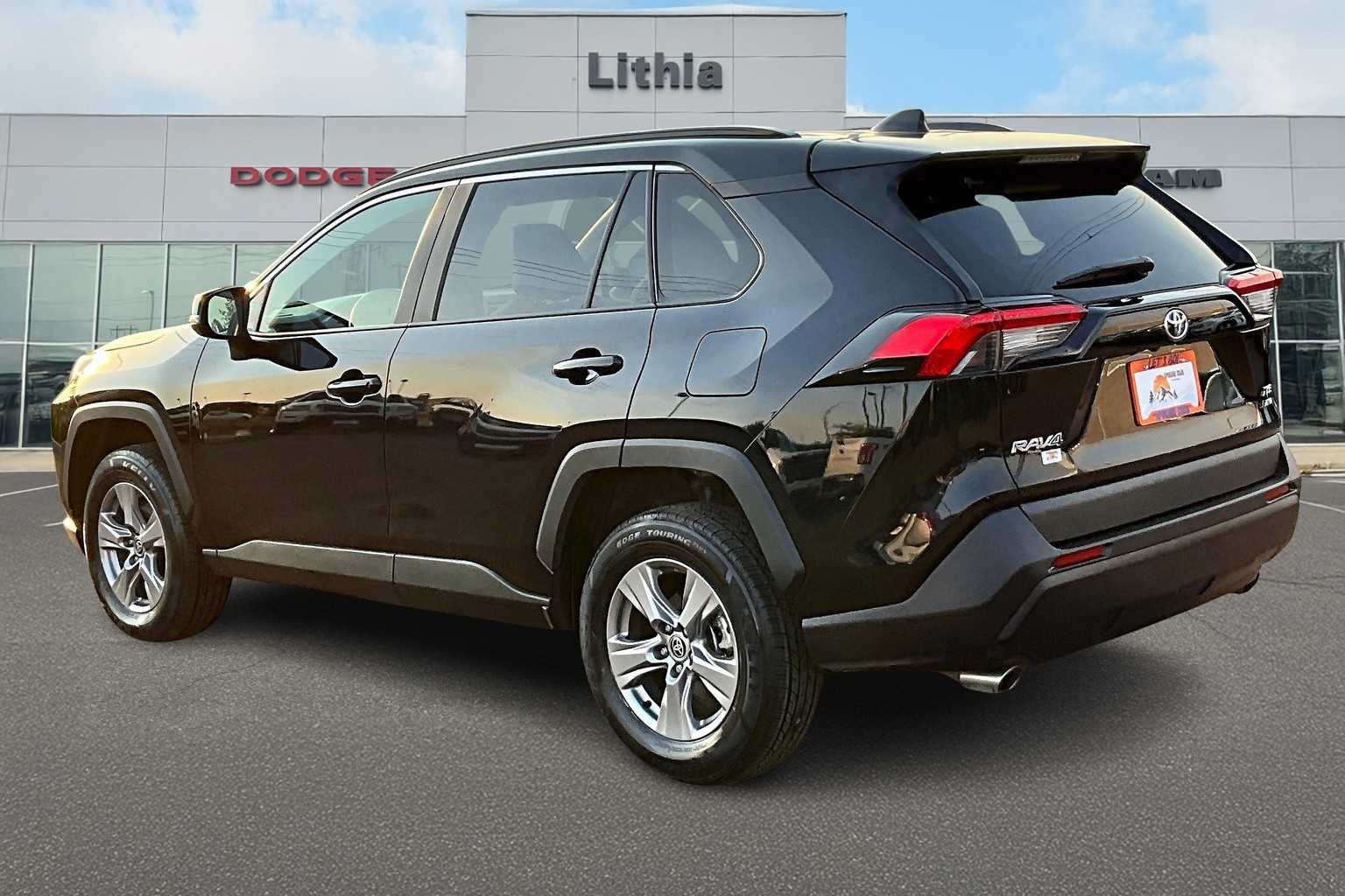 2024 Toyota RAV4 XLE photo 4