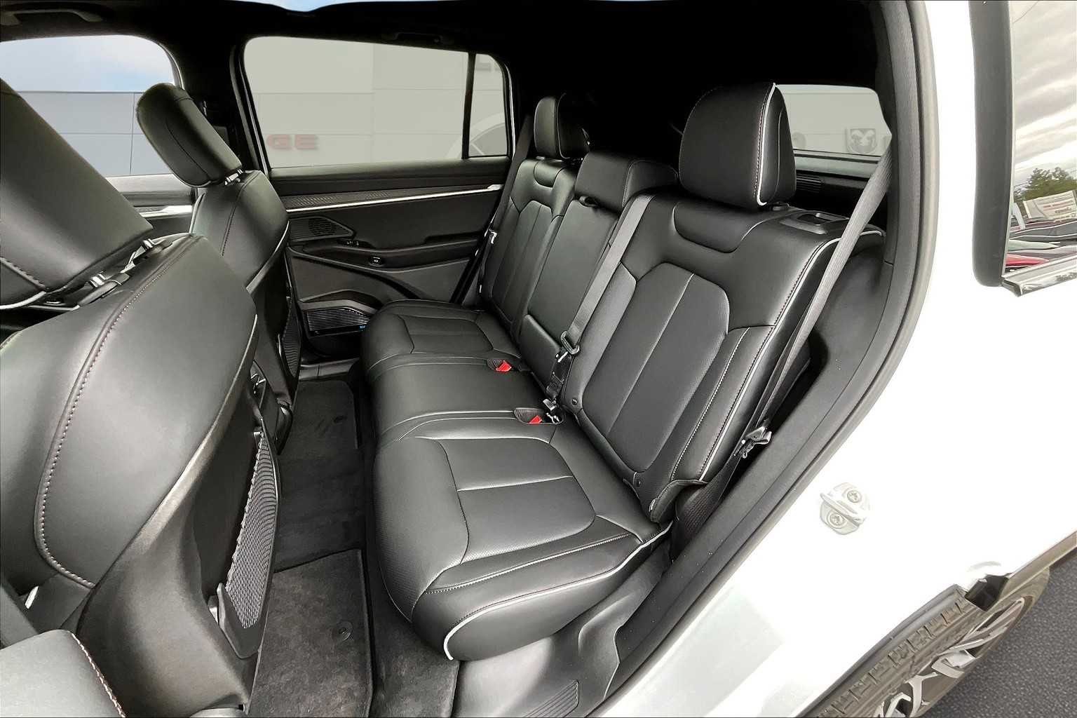 Thumbnail: 2025 Jeep Wagoneer S - 13