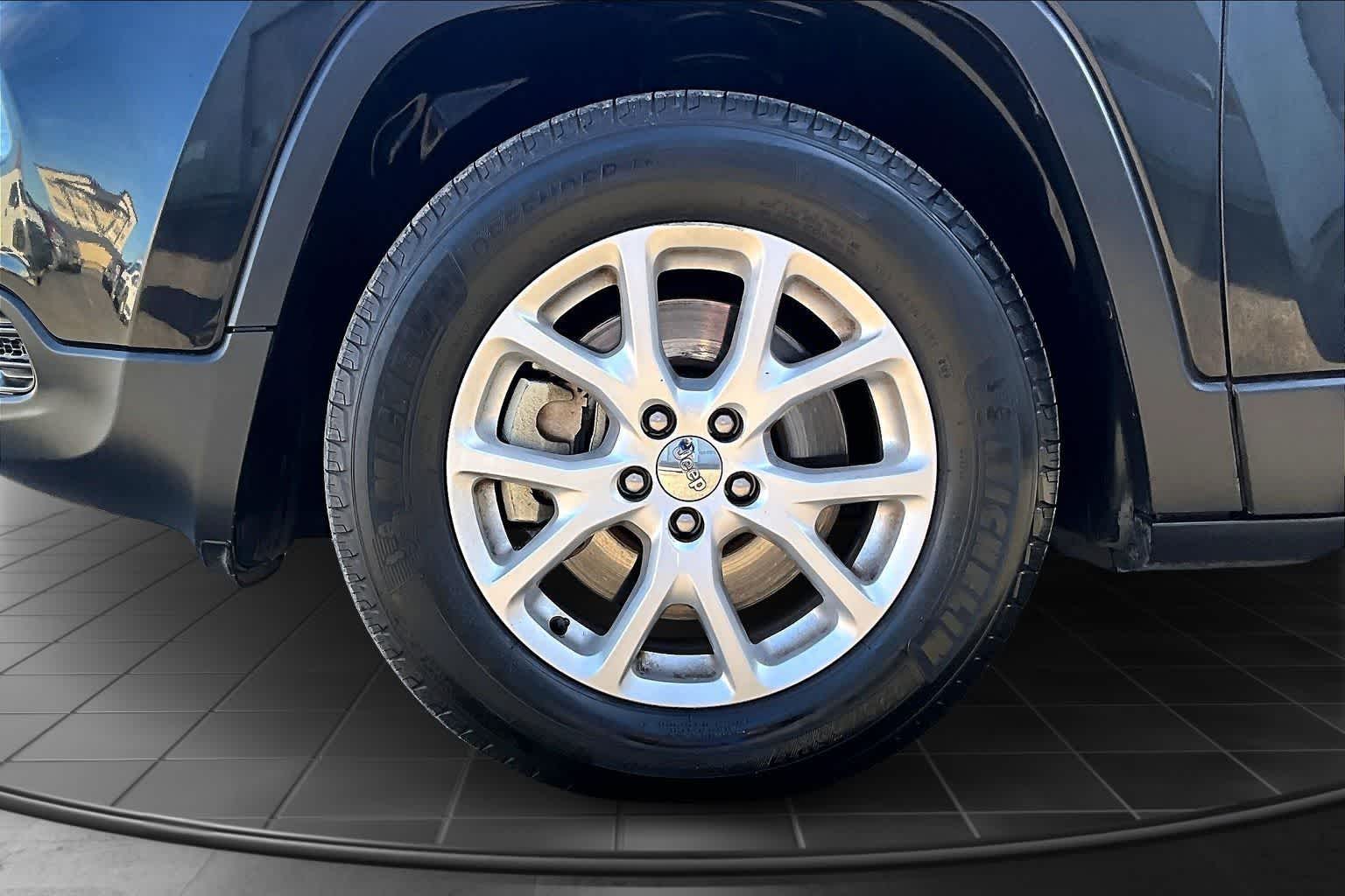 Thumbnail: 2016 Jeep Cherokee - 8