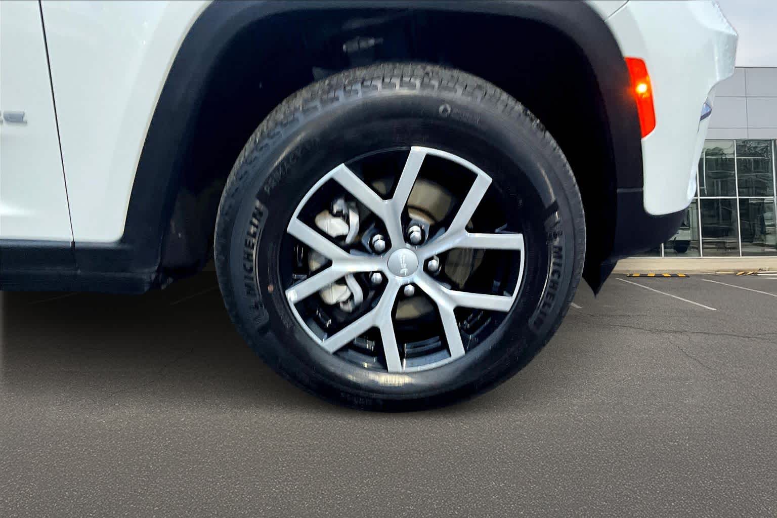 Thumbnail: 2024 Jeep Grand Cherokee - 34