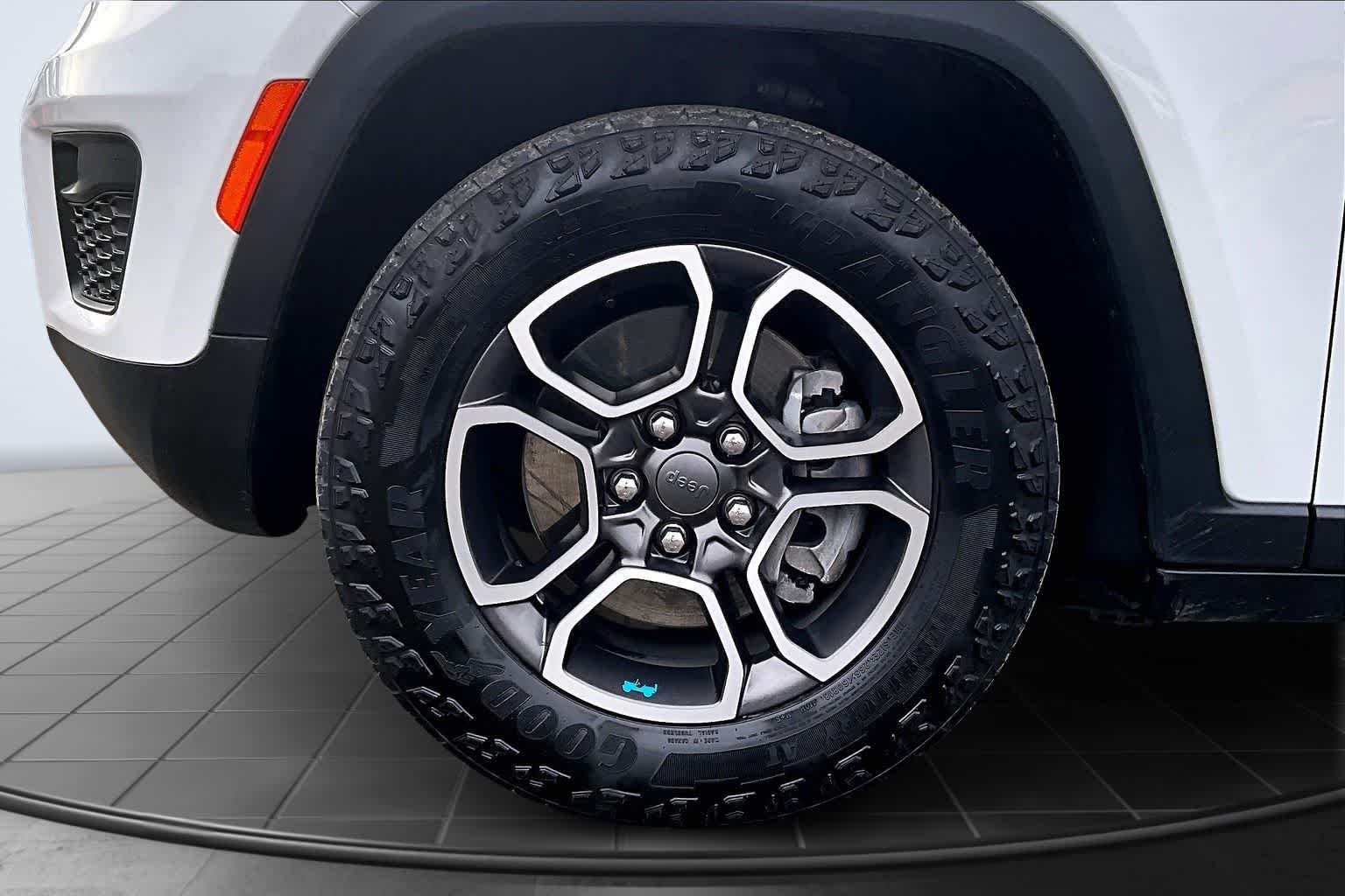 Thumbnail: 2023 Jeep Grand Cherokee - 8