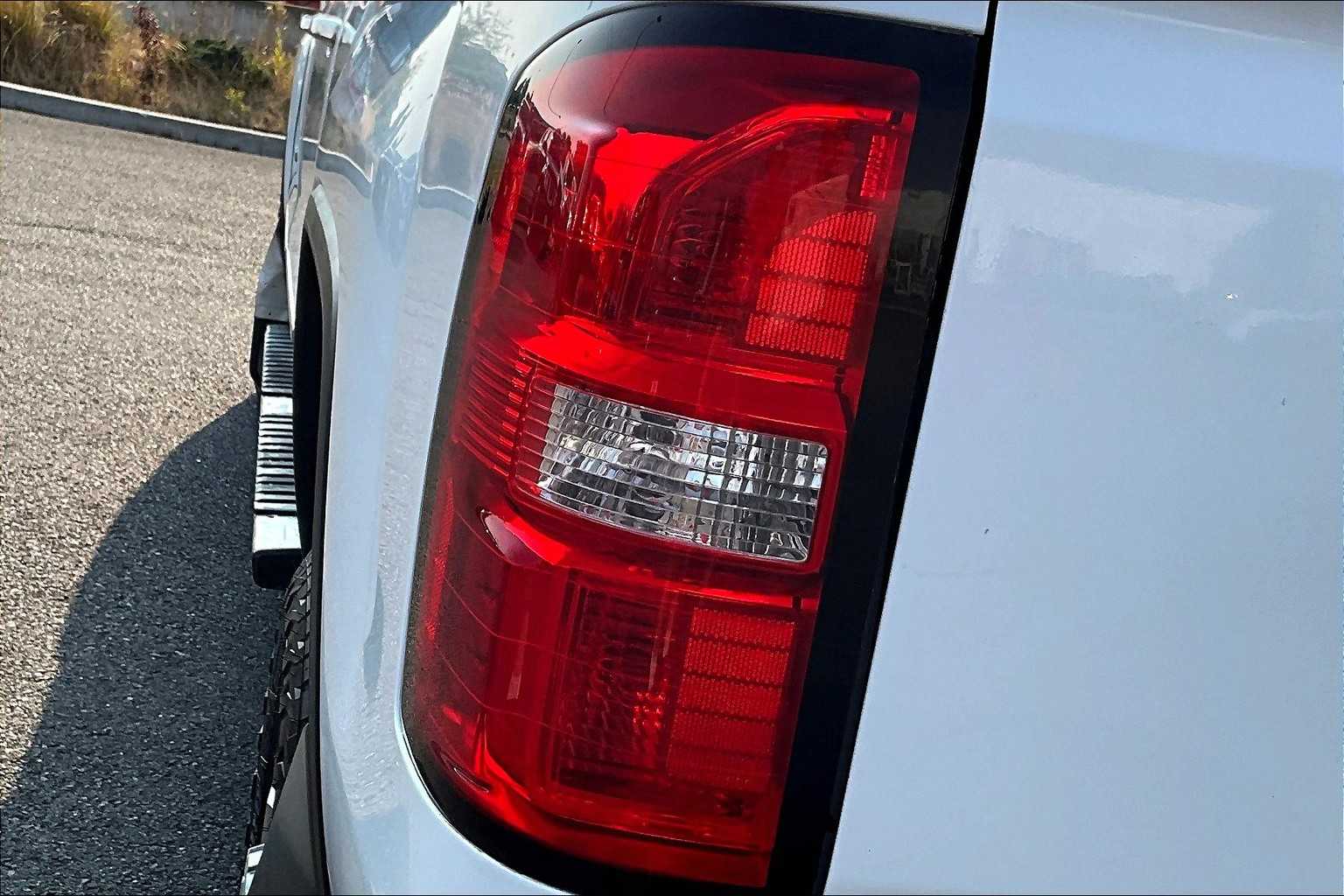 Thumbnail: 2018 GMC Sierra 2500 - 32