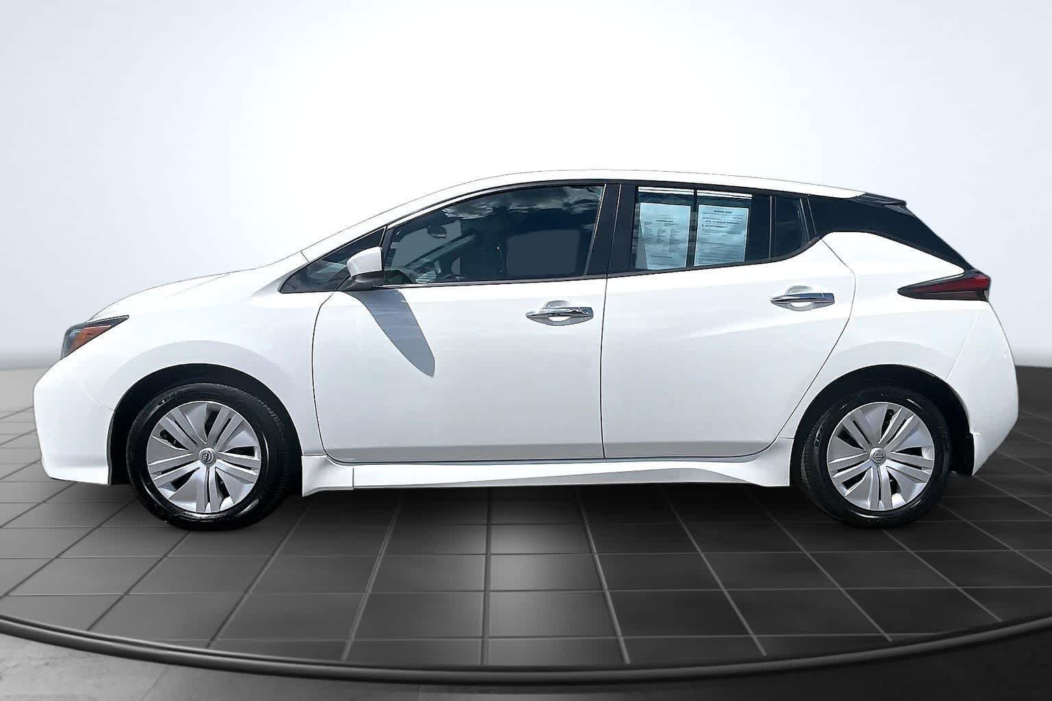 Thumbnail: 2024 Nissan Leaf - 3