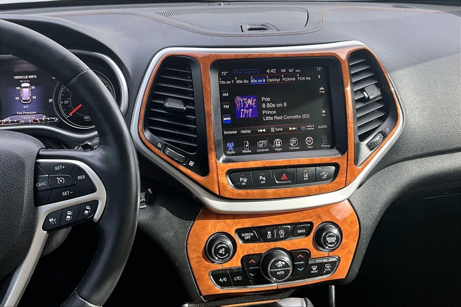 Thumbnail: 2015 Jeep Cherokee - 16