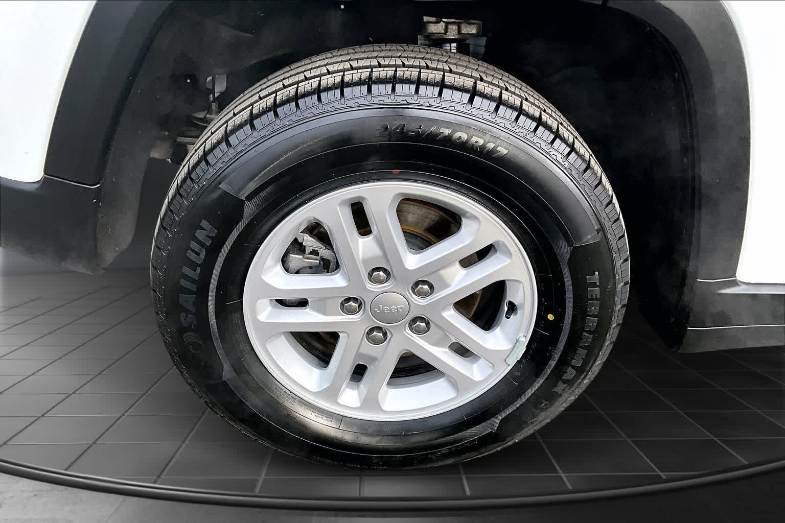 Thumbnail: 2024 Jeep Grand Cherokee - 35