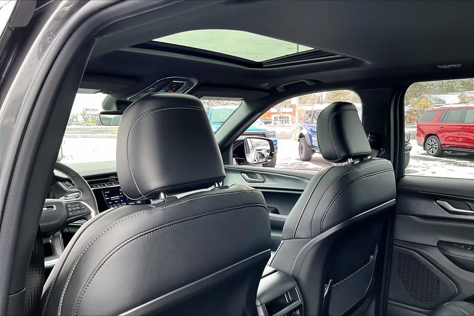 Thumbnail: 2025 Jeep Grand Cherokee - 12