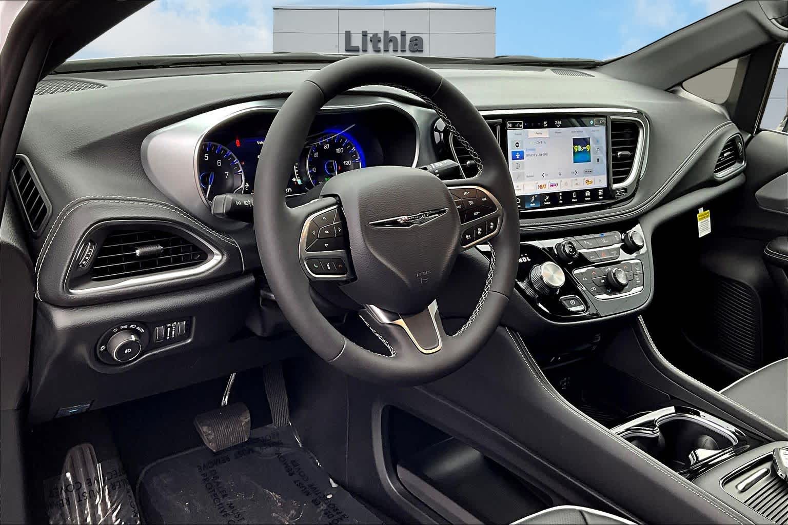 Thumbnail: 2026 Chrysler Pacifica - 2