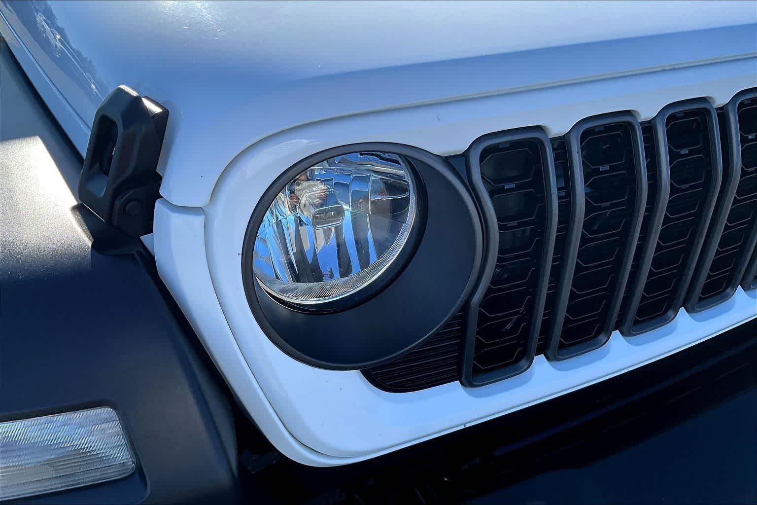 Thumbnail: 2024 Jeep Wrangler - 31