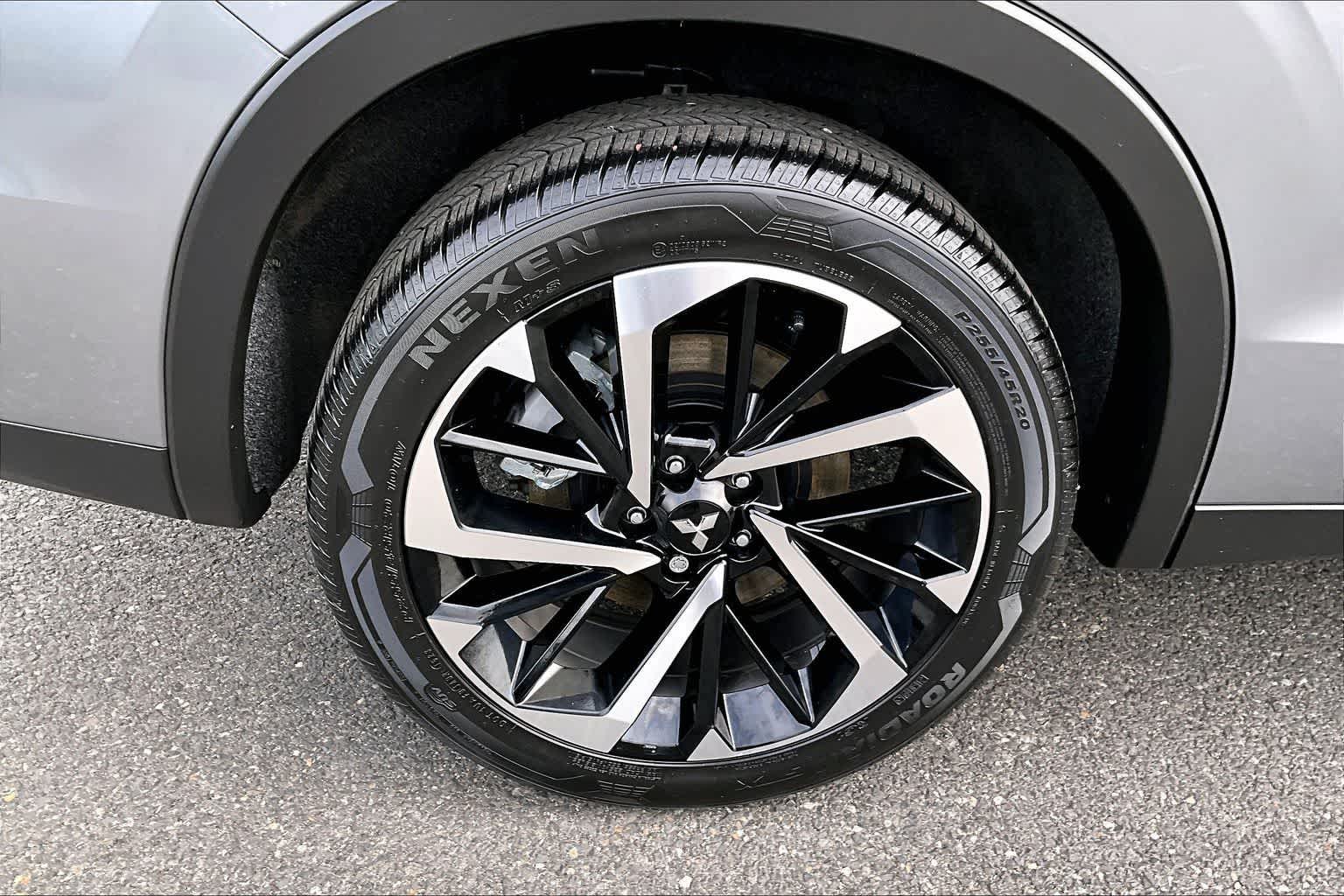 Thumbnail: 2023 Mitsubishi Outlander - 35