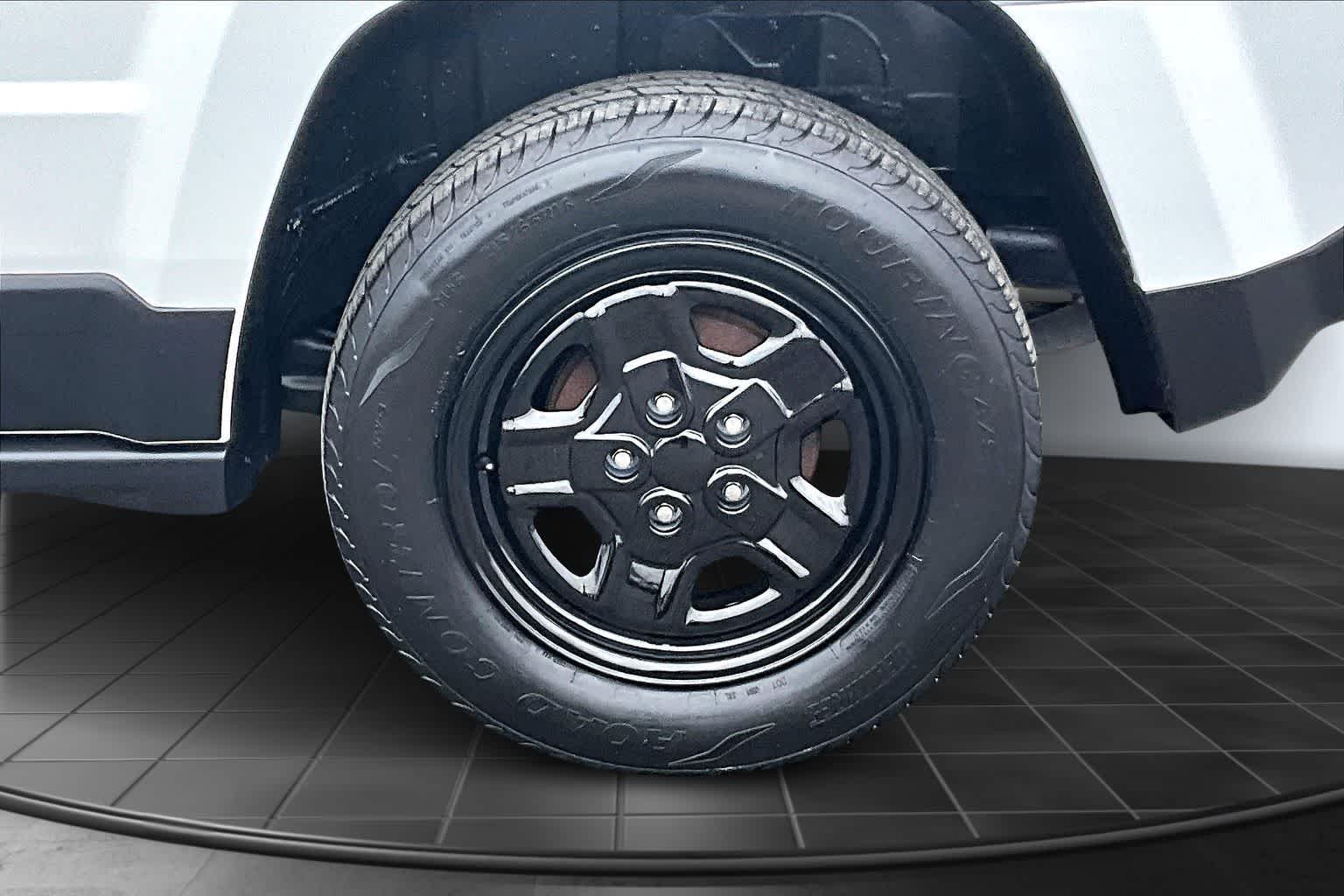 Thumbnail: 2016 Jeep Patriot - 36