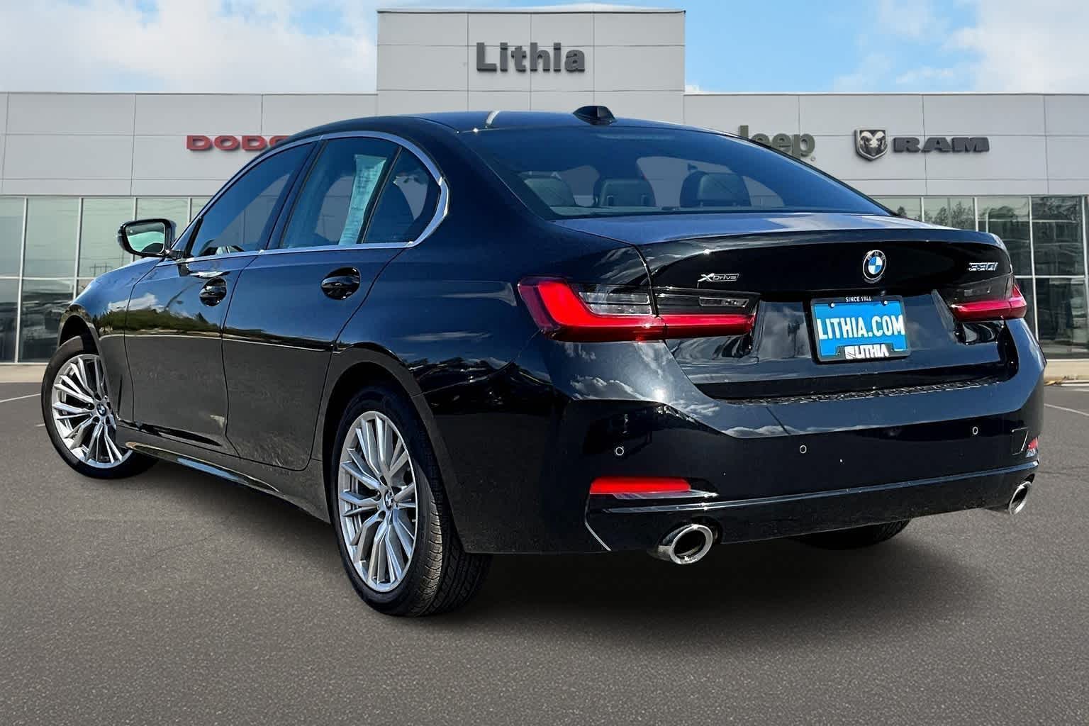 Thumbnail: 2024 BMW 3 Series - 3
