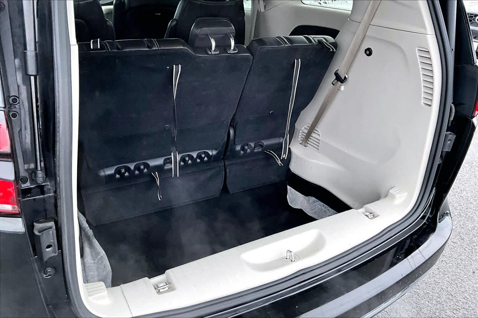 Thumbnail: 2024 Chrysler Pacifica - 19