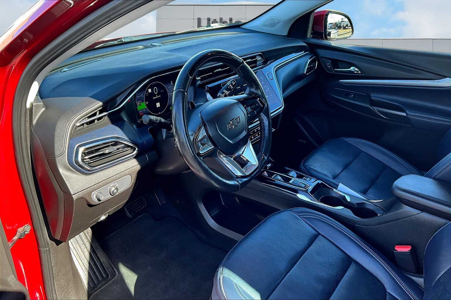 2022 Chevrolet Bolt EUV Premier photo 2