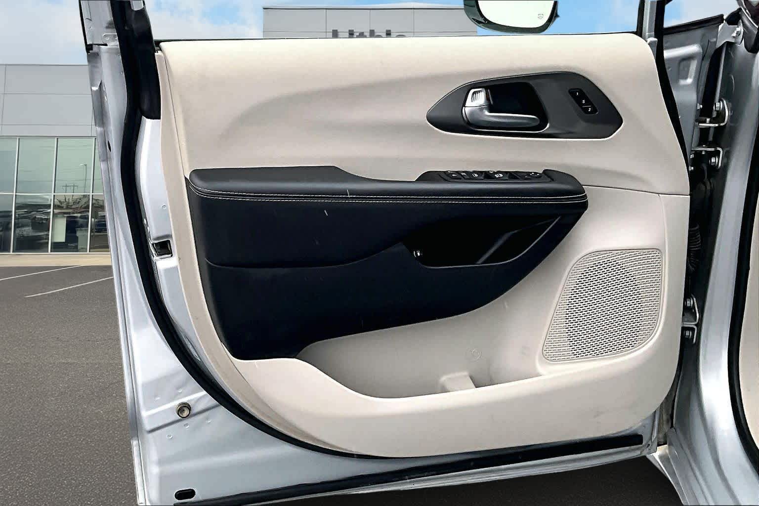 Thumbnail: 2024 Chrysler Pacifica - 29