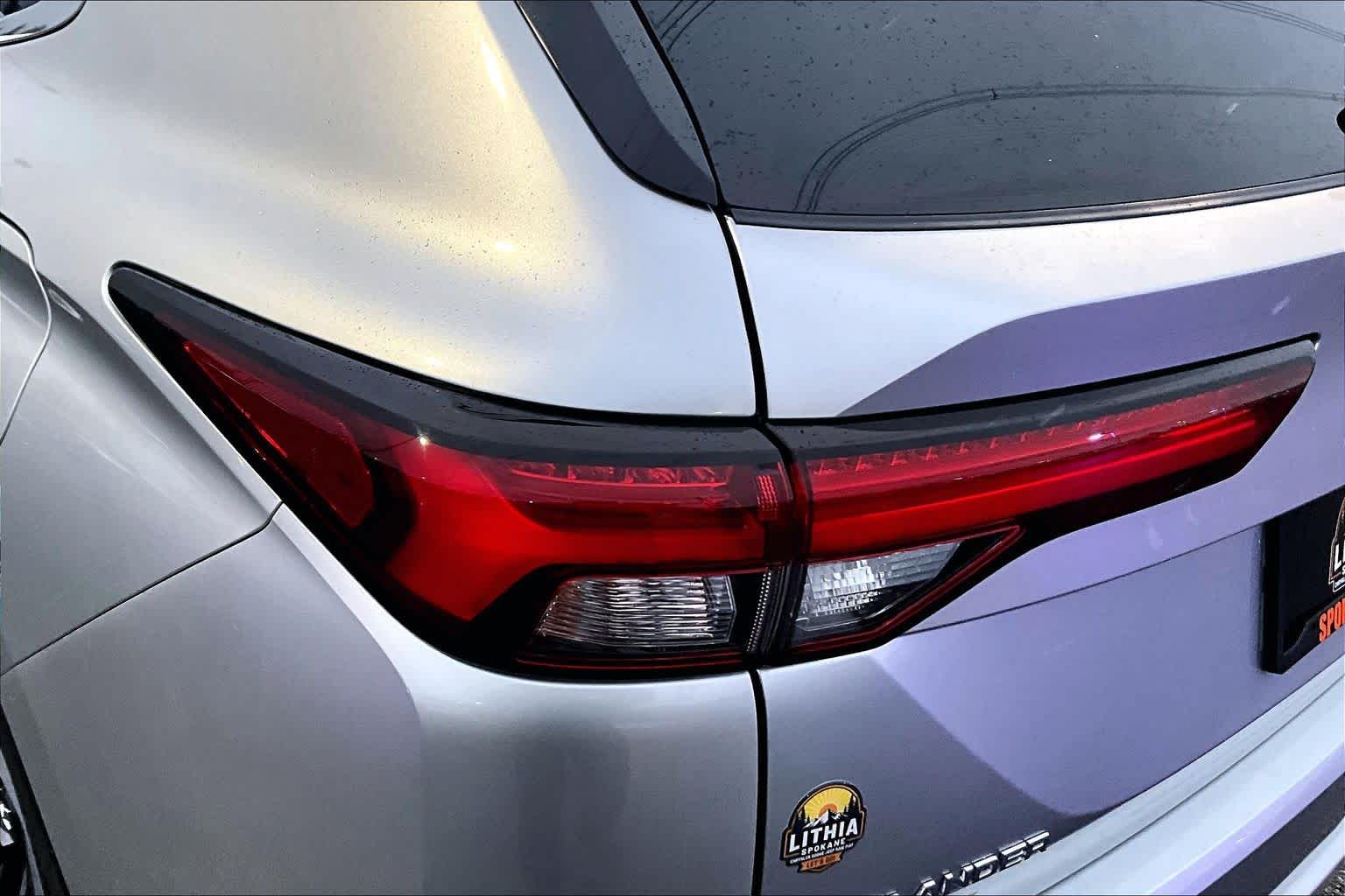 Thumbnail: 2023 Mitsubishi Outlander - 32