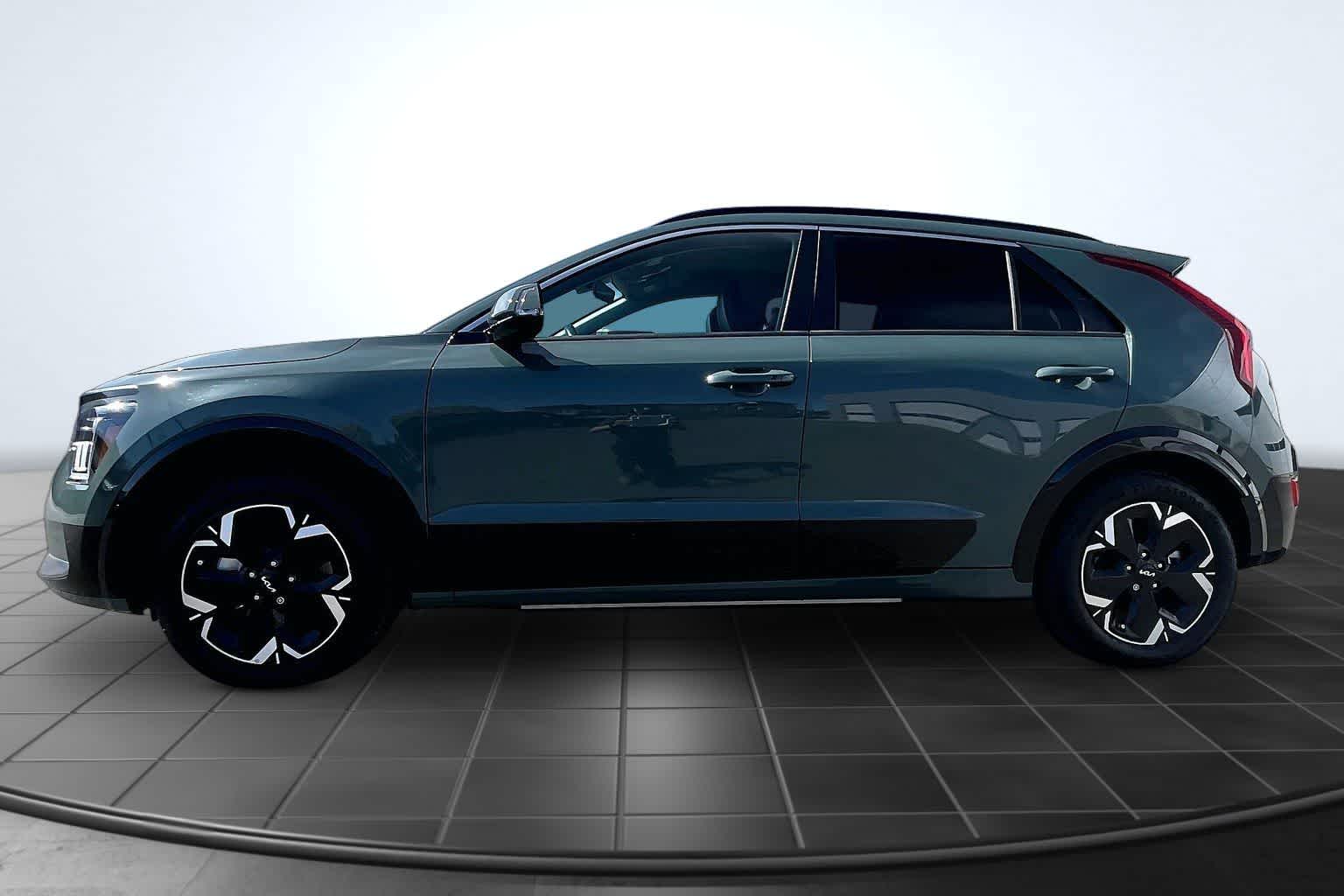 Thumbnail: 2023 Kia Niro - 2