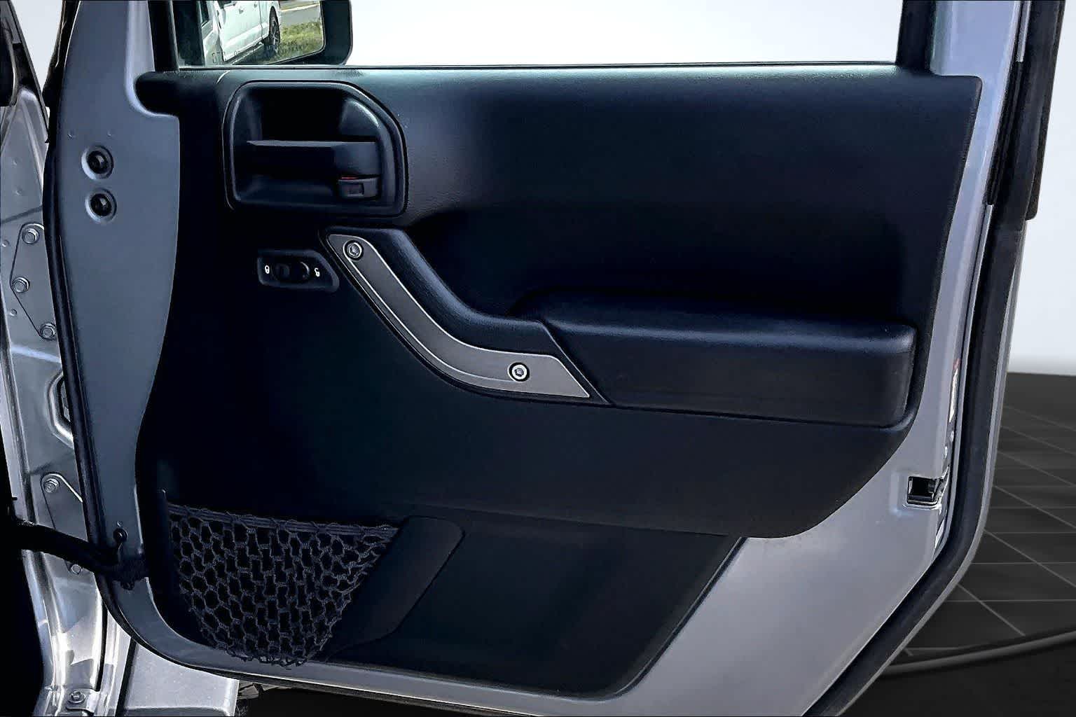 Thumbnail: 2017 Jeep Wrangler - 29