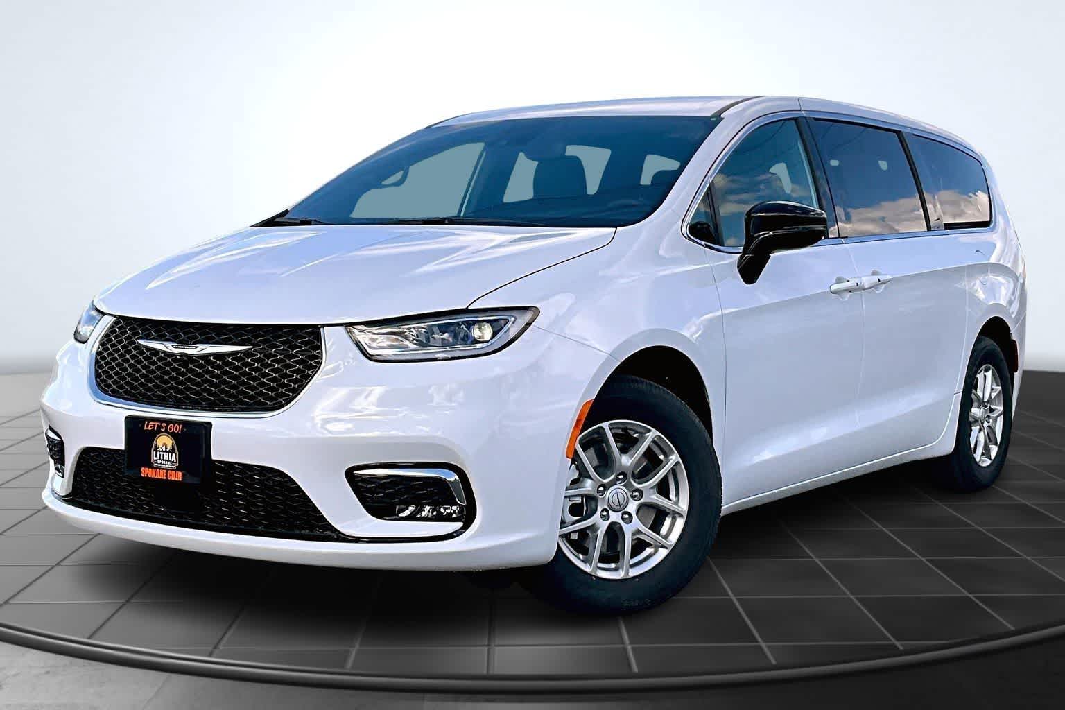 2026 Chrysler Pacifica Select's photo