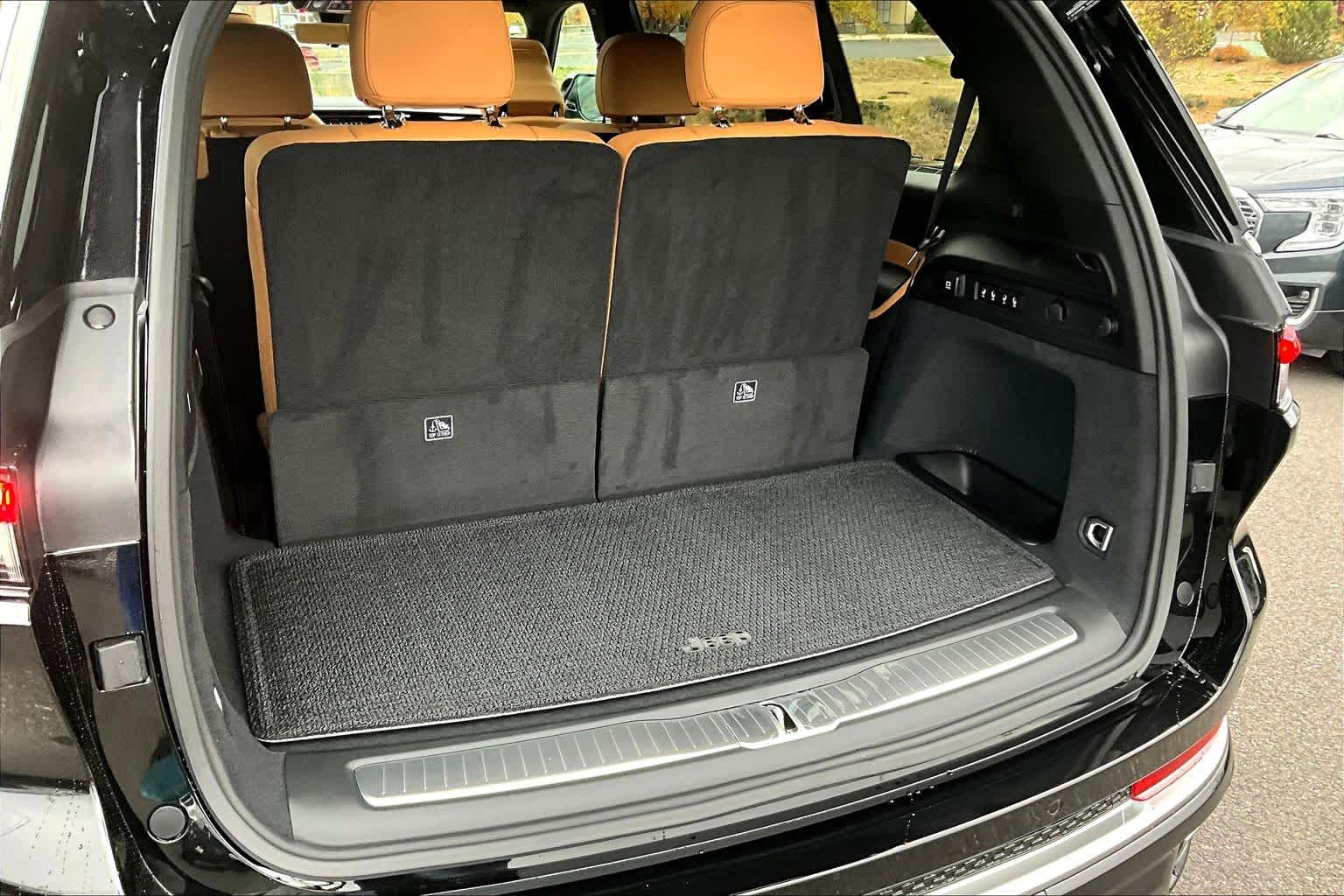 Thumbnail: 2025 Jeep Grand Cherokee L - 19