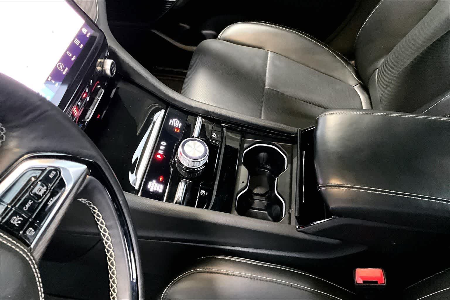 Thumbnail: 2022 Jeep Grand Cherokee - 17