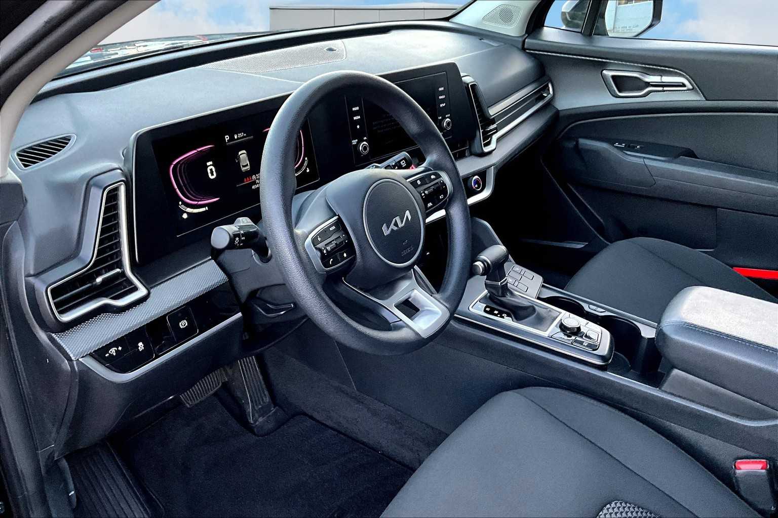 2024 Kia Sportage LX photo 2