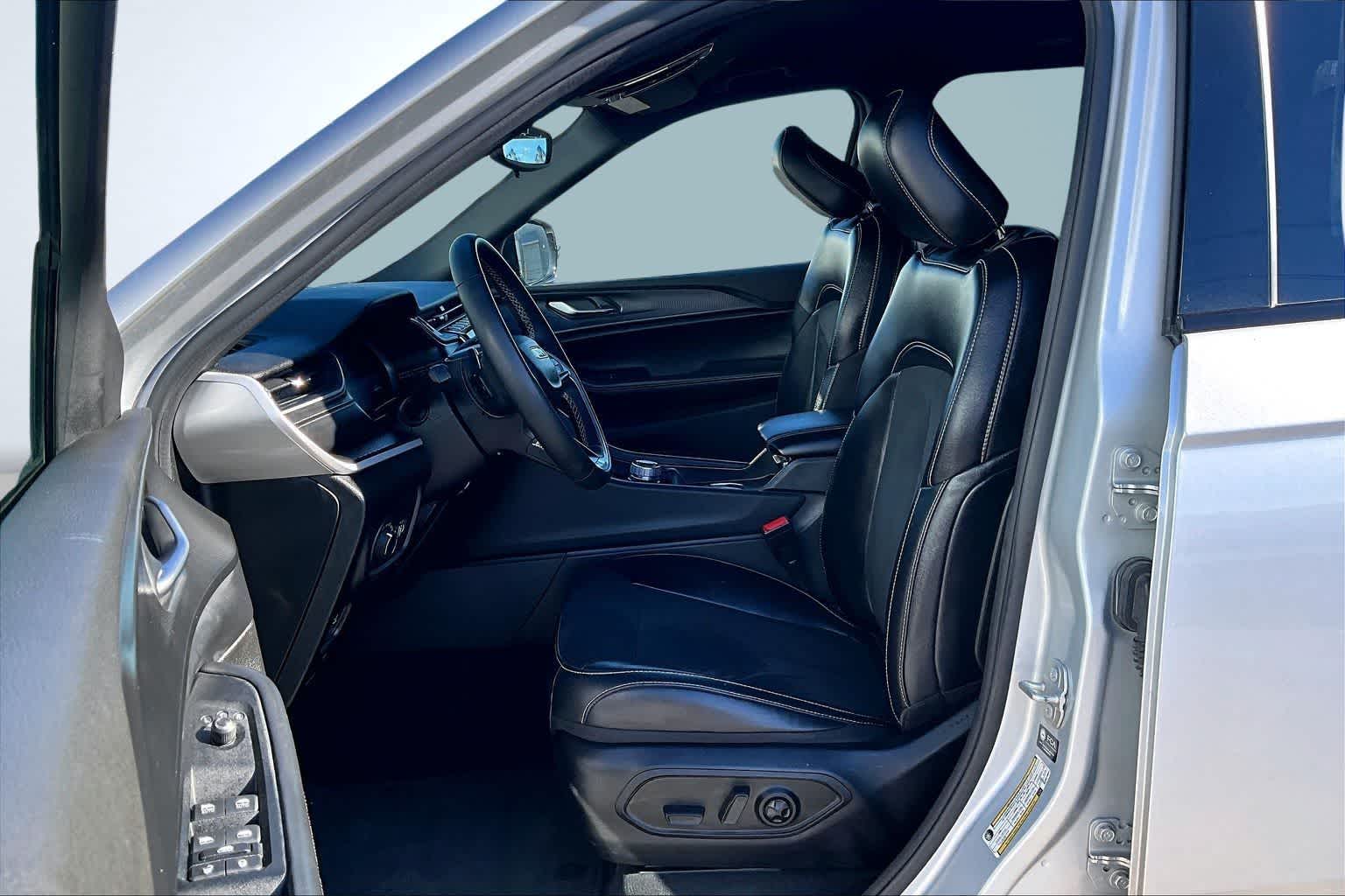 Thumbnail: 2024 Jeep Grand Cherokee - 11