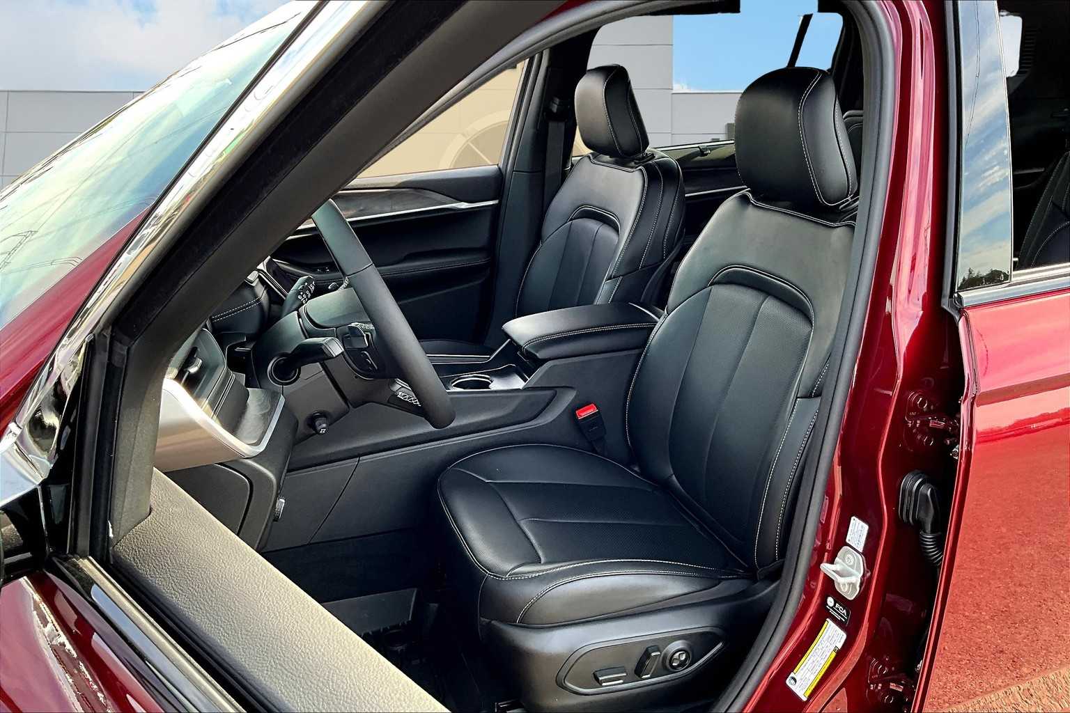 Thumbnail: 2025 Jeep Grand Cherokee L - 11