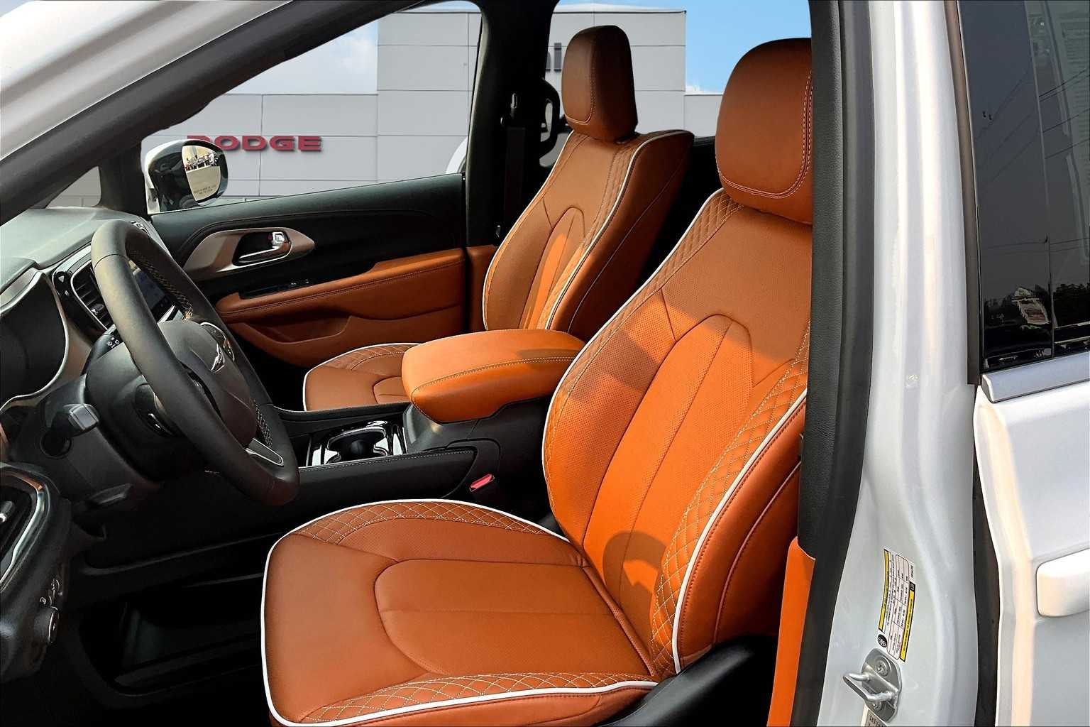 Thumbnail: 2026 Chrysler Pacifica - 11