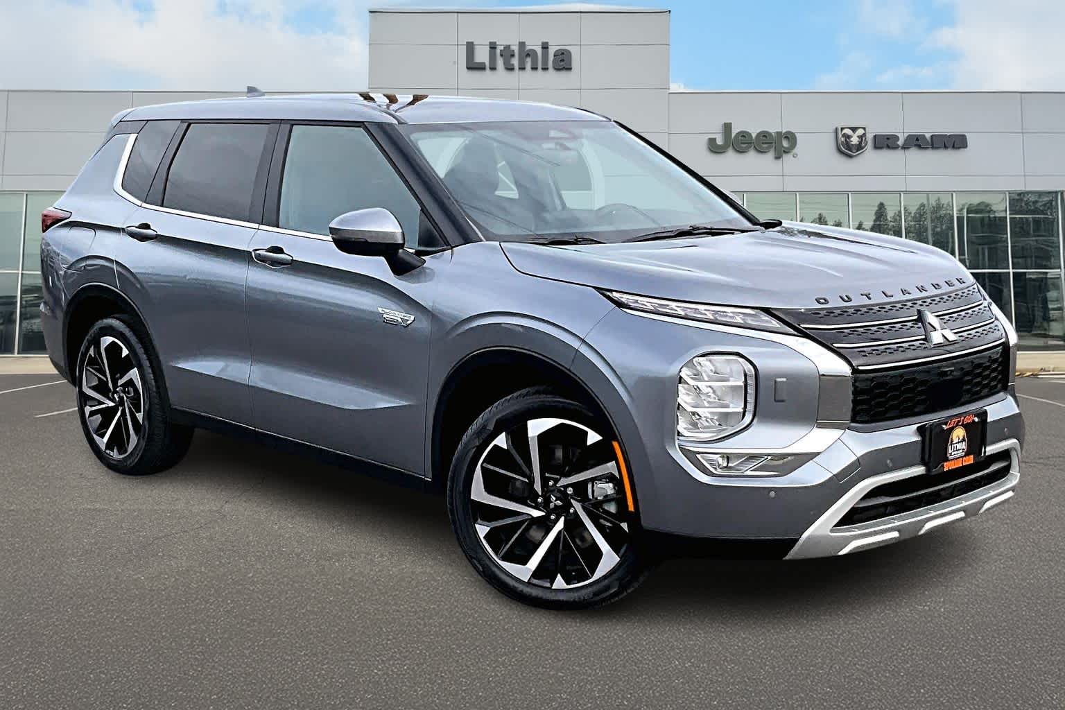 Thumbnail: 2023 Mitsubishi Outlander - 22