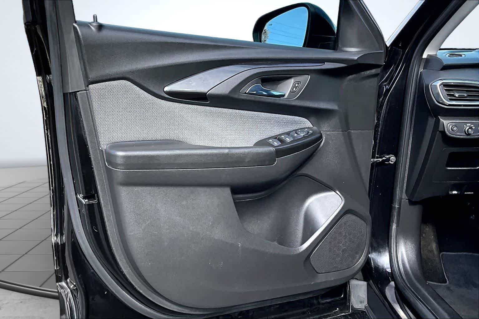 Thumbnail: 2023 Chevrolet TrailBlazer - 27