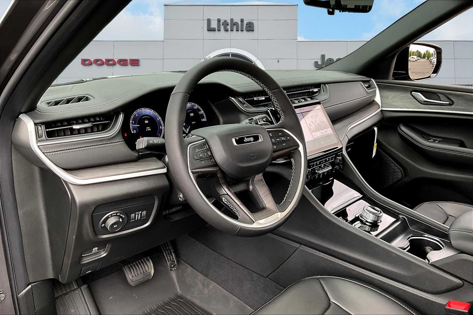 Thumbnail: 2025 Jeep Grand Cherokee L - 2