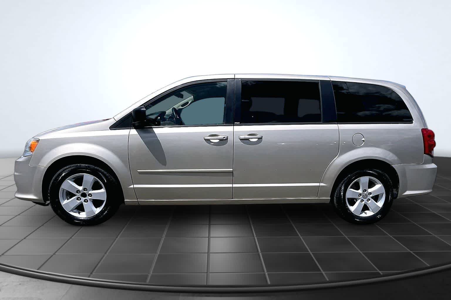 Thumbnail: 2013 Dodge Grand Caravan - 3