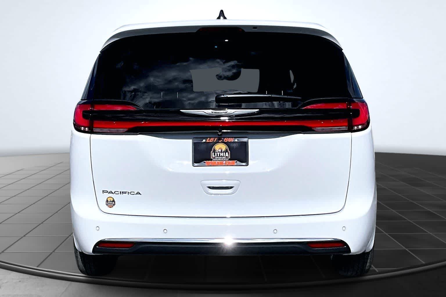 Thumbnail: 2026 Chrysler Pacifica - 5