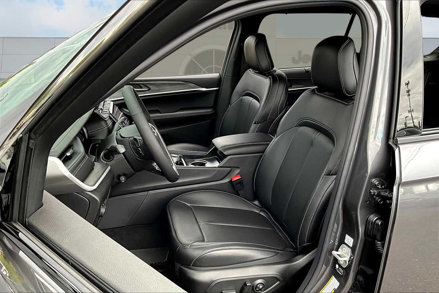 Thumbnail: 2025 Jeep Grand Cherokee L - 11