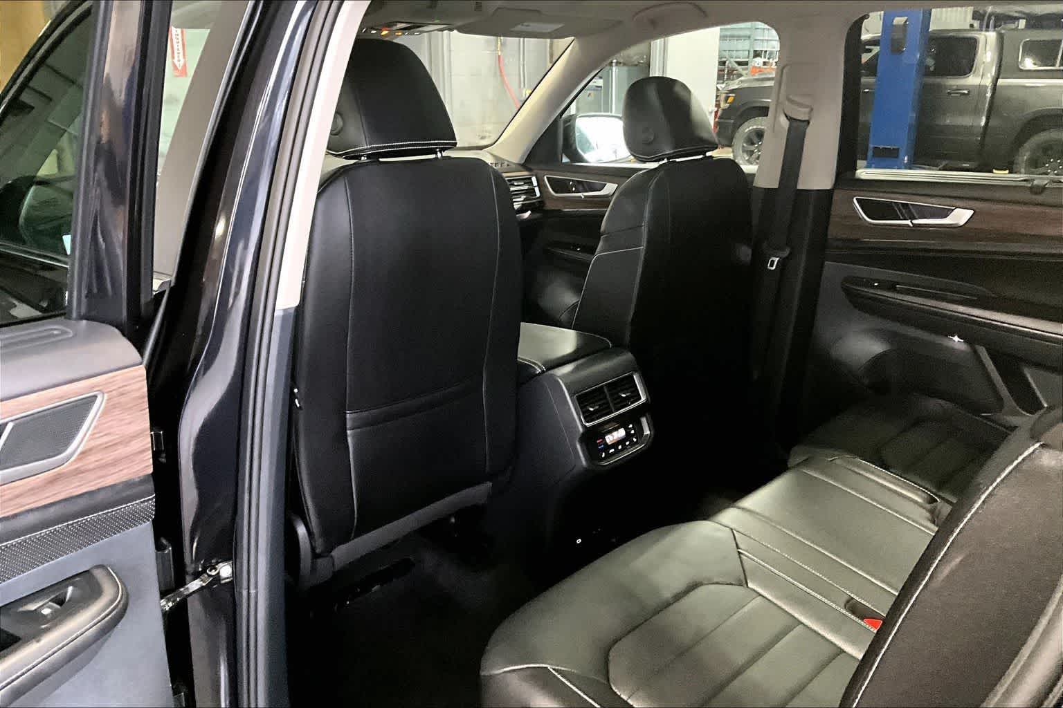 Thumbnail: 2025 Volkswagen Atlas - 12