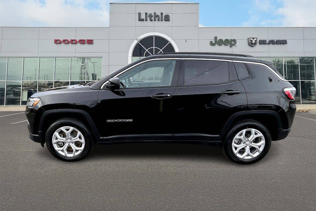 Used 2024 Jeep Compass Latitude SUV