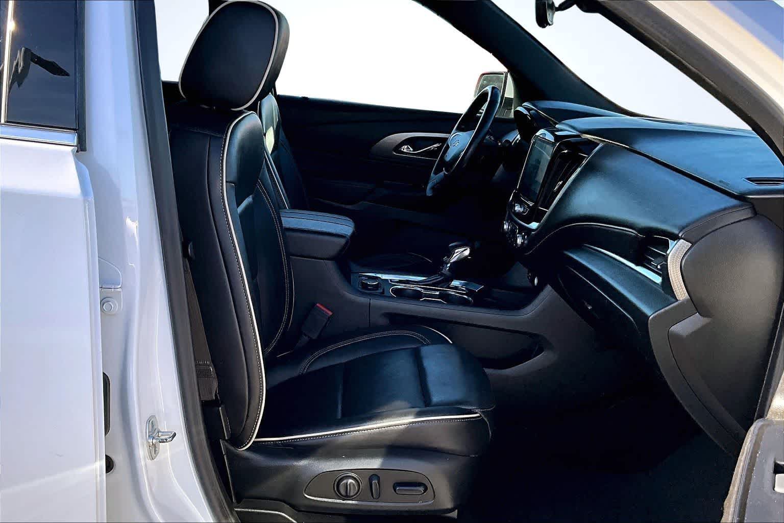 Thumbnail: 2023 Chevrolet Traverse - 14