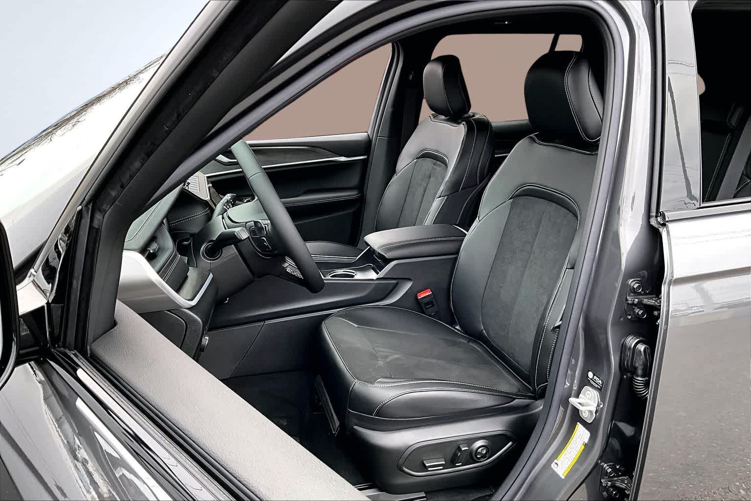 Thumbnail: 2026 Jeep Grand Cherokee - 11