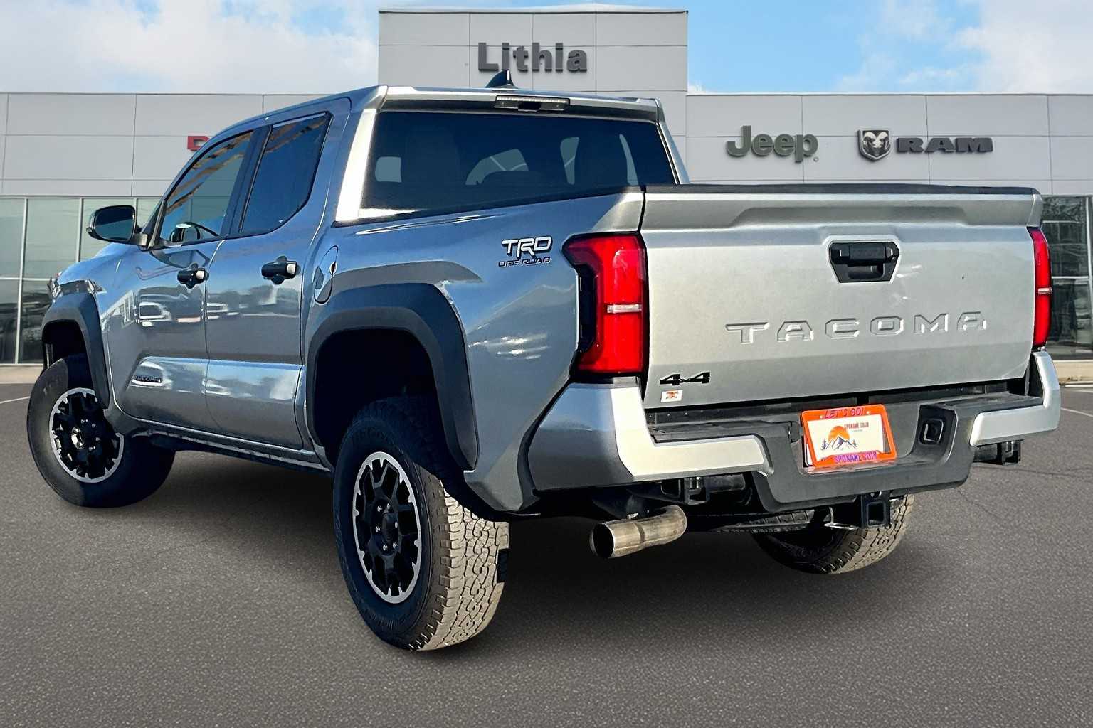 2024 Toyota Tacoma TRD photo 4