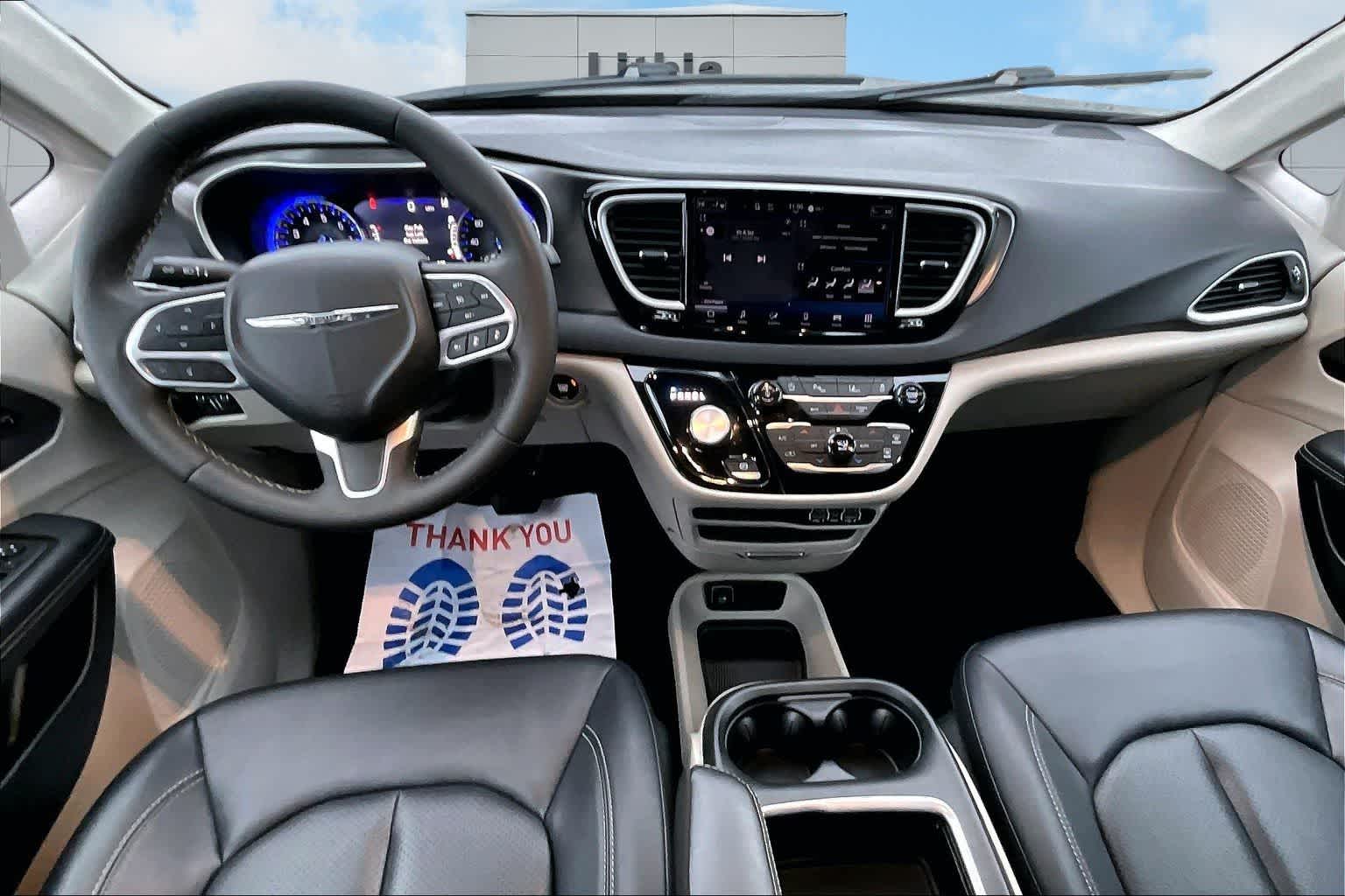 Thumbnail: 2024 Chrysler Pacifica - 10