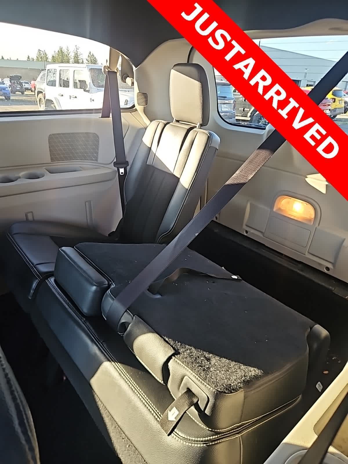 Thumbnail: 2017 Dodge Grand Caravan - 9
