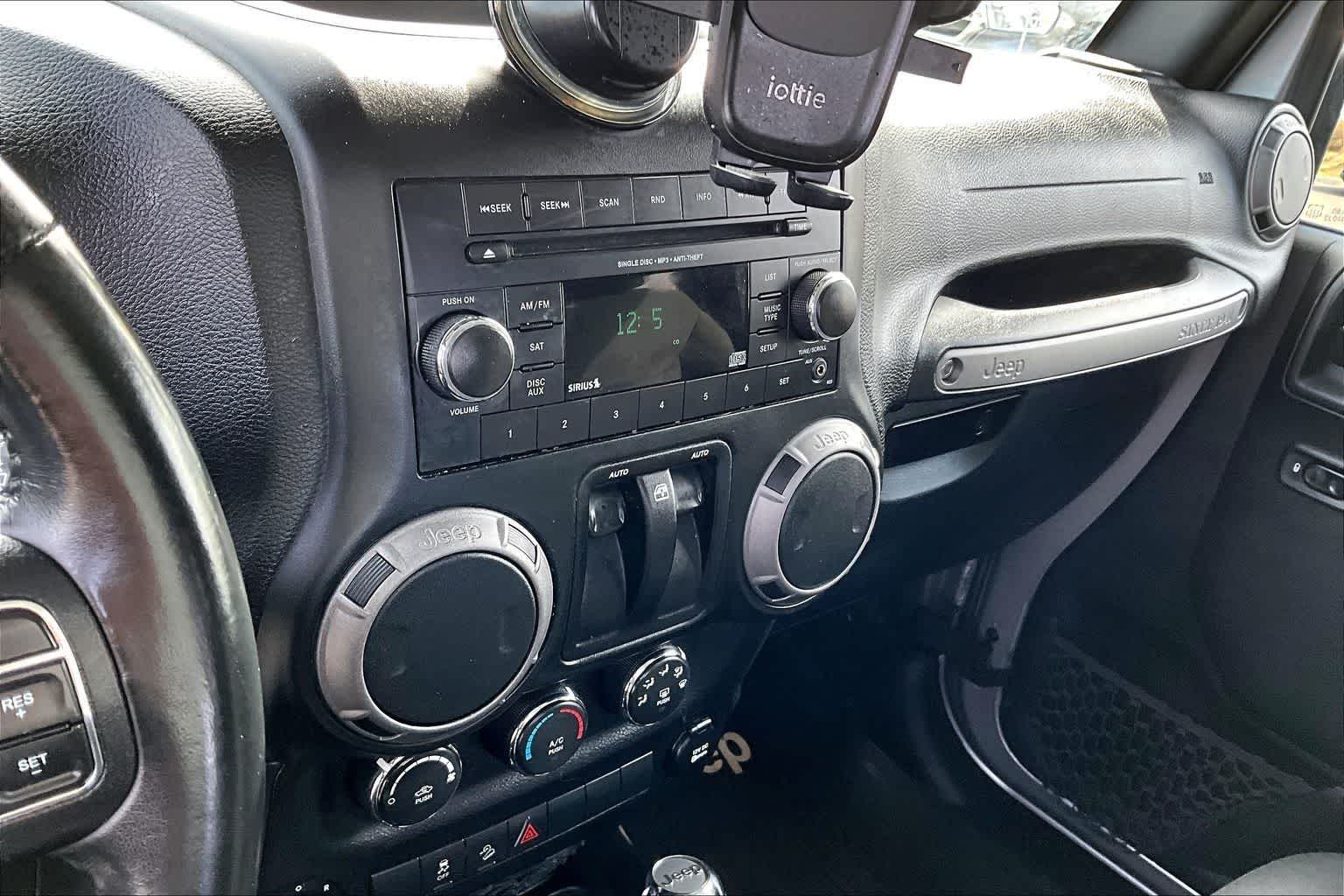 Thumbnail: 2017 Jeep Wrangler - 27