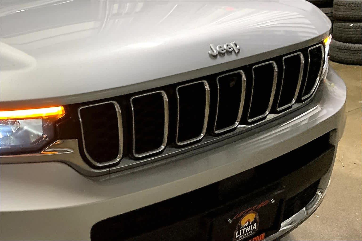 Thumbnail: 2024 Jeep Grand Cherokee L - 33