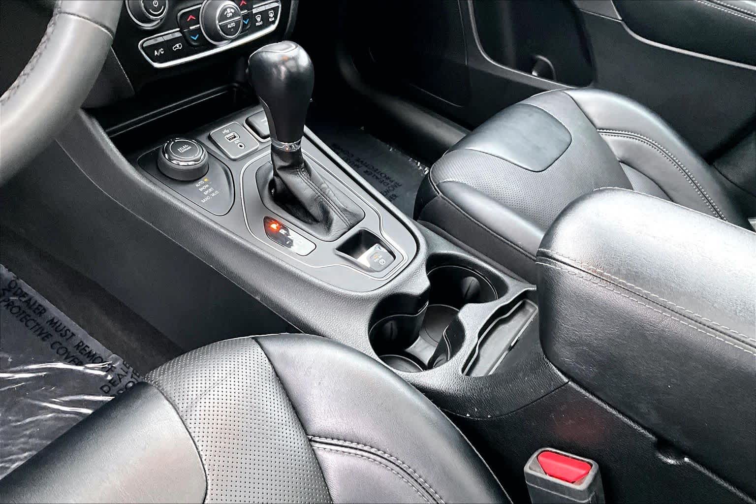 Thumbnail: 2022 Jeep Cherokee - 17