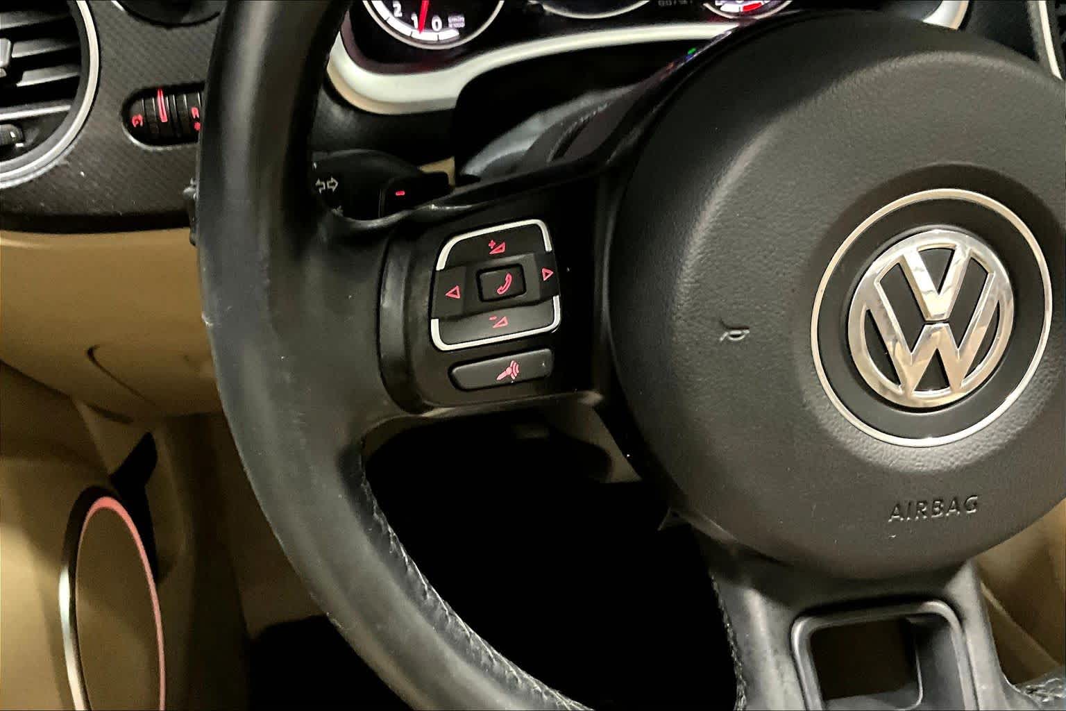 Thumbnail: 2015 Volkswagen Beetle - 25