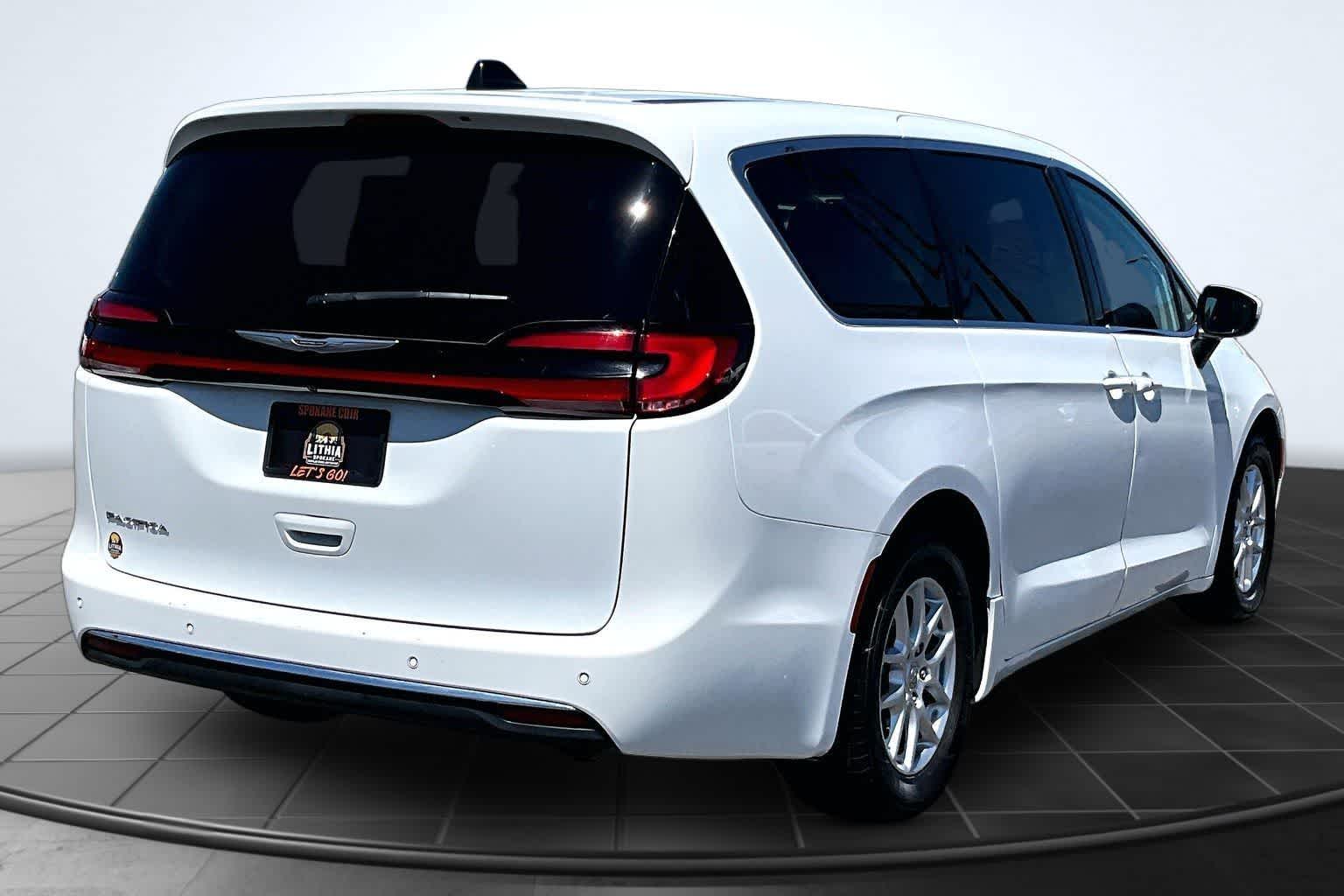 Thumbnail: 2023 Chrysler Pacifica - 22