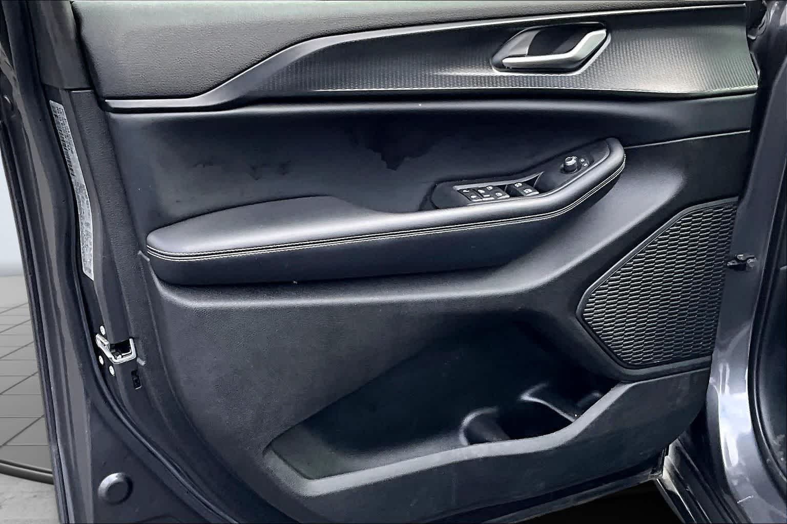 Thumbnail: 2023 Jeep Grand Cherokee - 28