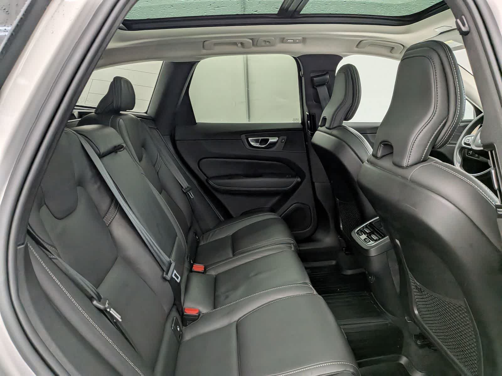 Thumbnail: 2022 Volvo XC60 - 22