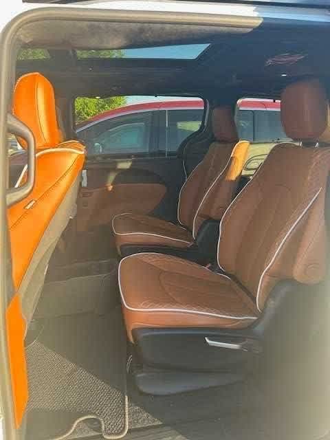Thumbnail: 2026 Chrysler Pacifica - 9