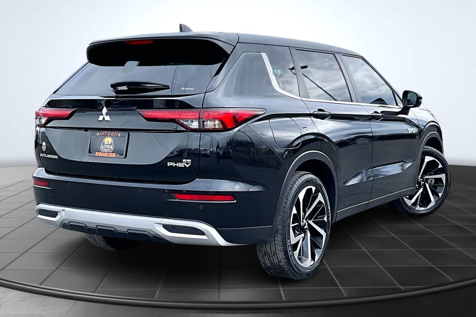 Thumbnail: 2023 Mitsubishi Outlander - 23